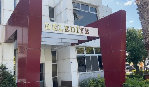 Seferihisar Belediyesine r&uuml;şvet operasyonunda flaş detay: CHP&rsquo;li Ağbaba&rsquo;nın danışmanı g&ouml;zaltında
