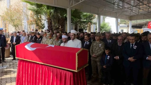 Şehidi, annesi ve kız kardeşleri g&ouml;zyaşları i&ccedil;erisinde son yolculuğuna uğurladı
