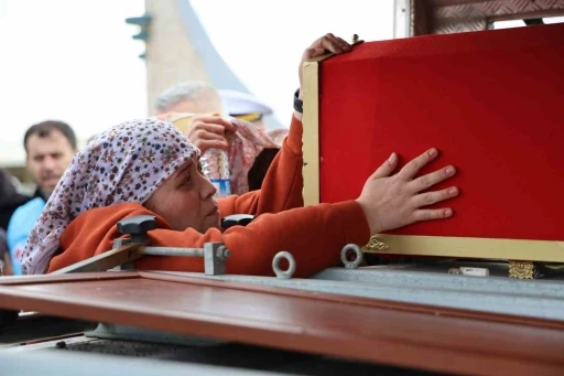 Şehidin ikizinden yürek yakan feryat: &quot;Anne karnında bile ayrılmadık&quot;
