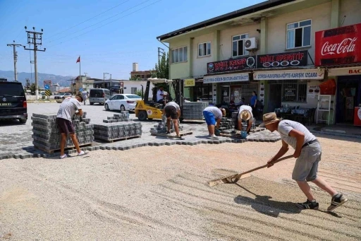 Şehir Hastanesi yoluna parke taşı &ccedil;alışması
