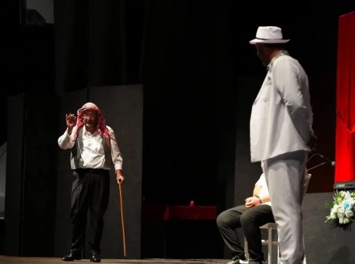 Şehir Tiyatrosu "Han&ccedil;er Havası" Ak&ccedil;aabatlı sanatseverlerle buluştu
