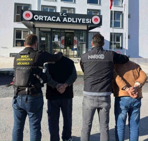 Şehirlerarası otob&uuml;s terminalinde uyuşturucu operasyonu
