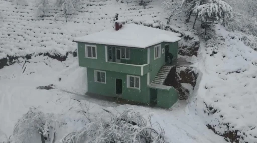 Şehit ailesi harabe k&ouml;y evinden kurtuldu, yeni yuvalarına kavuştu
