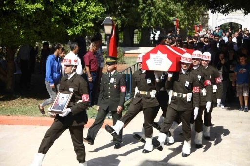 Şehit annesi: "Benim oğlum burada yatarken Anneler G&uuml;n&uuml; gelmiş neyimize bizim"
