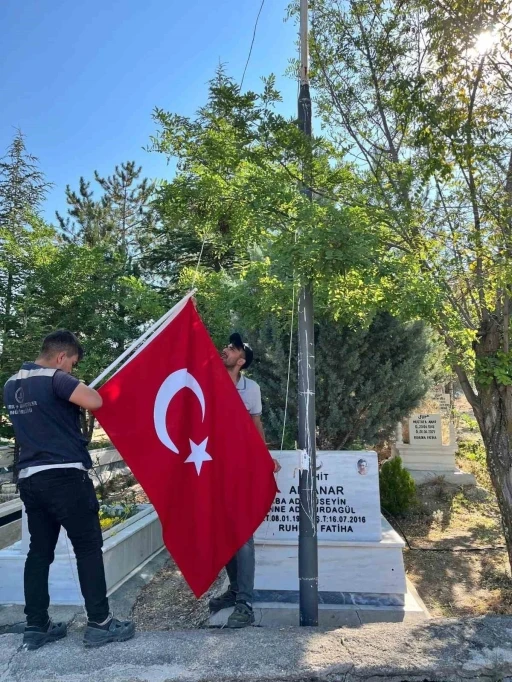 Şehit mezarlıklarına vefa dokunuşu
