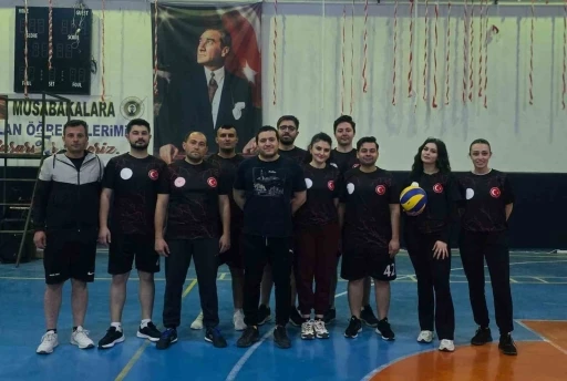 Şehit &ouml;ğretmen anısına voleybol turnuvası
