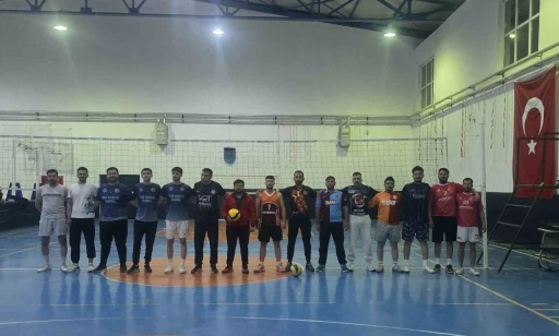 Şehit &ouml;ğretmen anısına yapılan turnuvada play-off&rsquo;a katılan takımlar belli oldu
