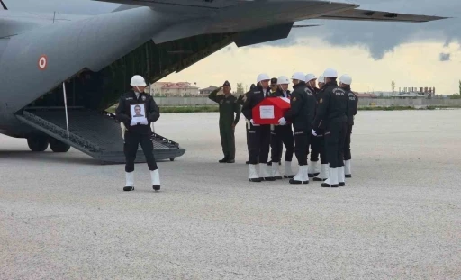 Şehit polis memurunun cenazesi Van&rsquo;a getirildi
