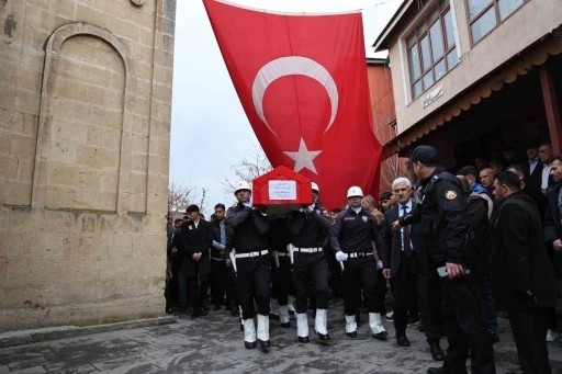 Şehit polis Mesut Acar memleketi Muş’ta son yolculuğuna uğurlandı
