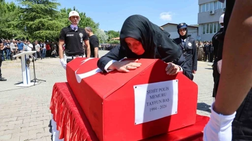 Şehit polise eşinden y&uuml;rekleri dağlayan veda
