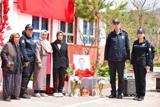 Şehit polisin adı memleketi Feke&rsquo;de okula verildi
