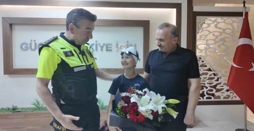 Şehit polisin emaneti Eyl&uuml;l Asel y&uuml;zmede gururlandırdı