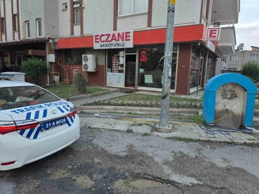 Şehit polisin isminin yaşatıldığı &ccedil;eşmeyi meslektaşı yeniledi
