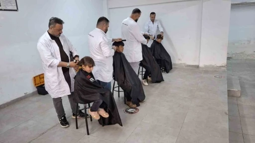 Şehitkamil&rsquo;den k&ouml;y okullarında bayrama yakışan anlamlı etkinlik
