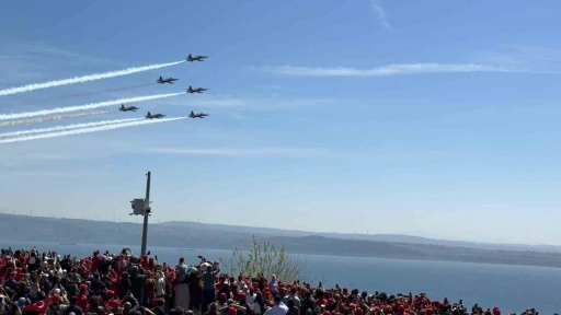 Şehitler Abidesi&rsquo;nde T&uuml;rk Yıldızları g&ouml;sterisi nefesleri kesti
