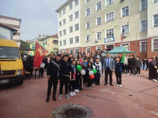 Şehitlik Ortaokulu’nda &quot;Bir Okul, Bin Umut Gazze&quot; yardım sergisi büyük ilgi gördü
