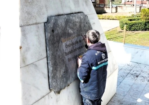 Şehitlikler 18 Mart&rsquo;a hazırlanıyor
