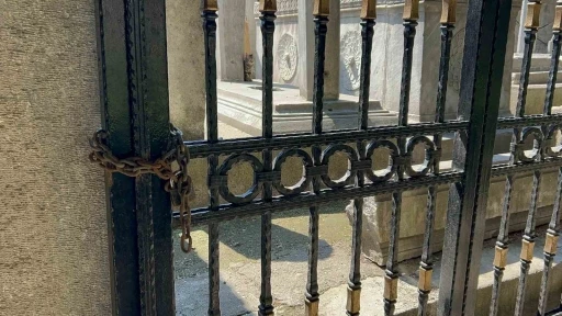 Şehzadebaşı Camii haziresi eski günlerine dönmeyi bekliyor
