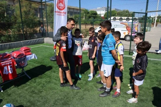 Şehzadeler&rsquo;de geleceğin yıldızları sahaya indi
