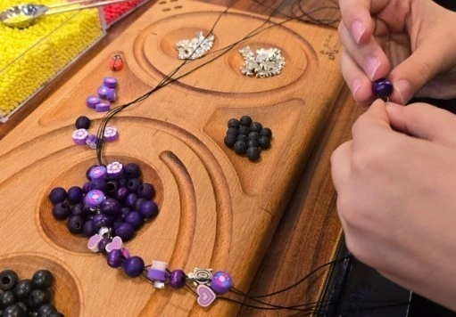 Şehzadeler&rsquo;de minik eller takı tasarlayacak
