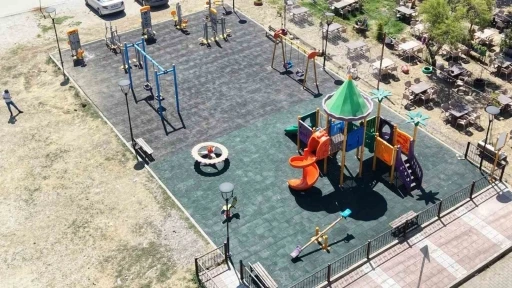 Şehzadeler&rsquo;in parklarında yenileme &ccedil;alışmaları devam ediyor
