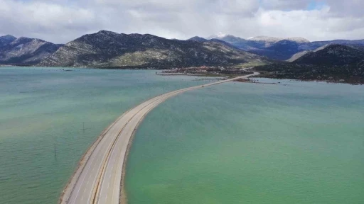 Sel suları altında kalan Antalya-Konya kara yolu yeniden ulaşıma a&ccedil;ıldı

