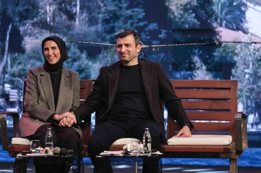 Sel&ccedil;uk Bayraktar: "Geleceğe y&uuml;r&uuml;yebilmek i&ccedil;in farklı olmanız gerekiyor"
