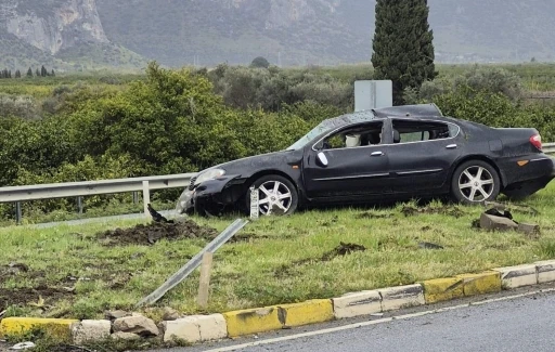 Sel&ccedil;uk&rsquo;ta kaygan yolda zincirleme trafik kazası
