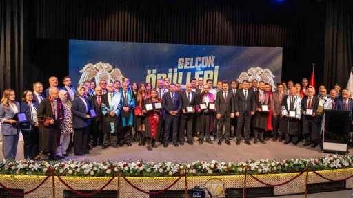 Sel&ccedil;uk &Uuml;niversitesinde başarıya katkı sağlayanlar onurlandırıldı
