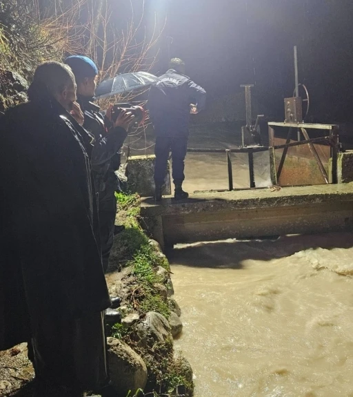 Sele kapılan şahıs &ouml;l&uuml; bulundu
