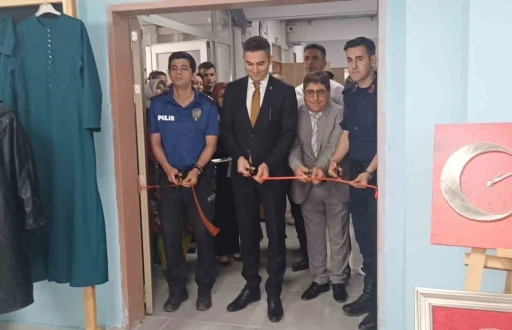 Selendi Halk Eğitim Merkezinin sergisi g&ouml;z doldurdu
