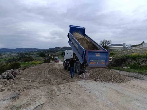 Selendi-Kula eski yolu yeniden trafiğe a&ccedil;ıldı
