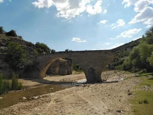 Selendi&rsquo;nin saklı hazinesi yeniden g&uuml;n y&uuml;z&uuml;ne &ccedil;ıkmayı bekliyor
