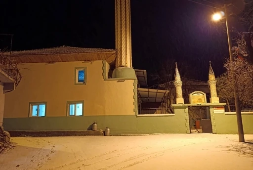 Selendi&rsquo;ye ilk kar yağdı
