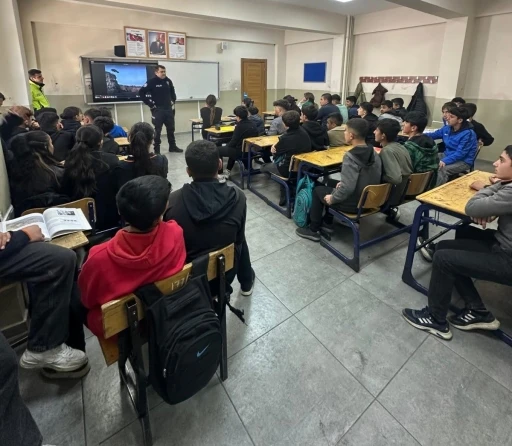 Selim’de 65 öğrenciye &quot;Trafik Dedektifleri&quot; eğitimi
