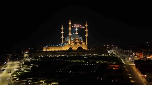 Selimiye Camii&rsquo;nde mahya mesajı değişti: "Camide Hayat Var"

