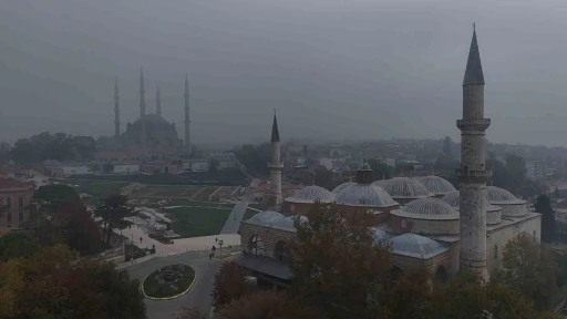 Selimiye Camisi sis bulutları arasında kayboldu
