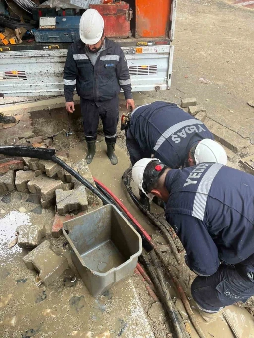 Selin vurduğu Havza&rsquo;da elektrik dağıtım şirketinin &ccedil;alışmaları kesintisiz devam ediyor
