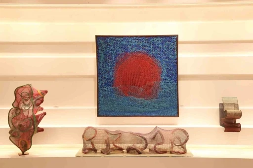 Semra &Ouml;z&uuml;merzifon&rsquo;un "Ağlı Hikayeler" sergisi Galeri Deniz&rsquo;de a&ccedil;ıldı
