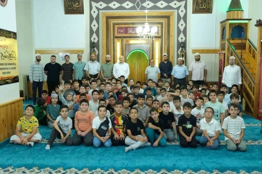 Şemseddin U&ccedil;ar Camii&rsquo;nde hafızlık adayları yetişiyor
