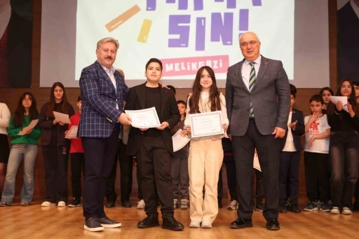 &rsquo;Sen Yaparsın Melikgazi&rsquo;de başarılı olan k&uuml;&ccedil;&uuml;k m&uuml;zisyenler &ouml;d&uuml;llerini aldı
