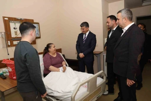 Şener, yeni yıl gecesinde kamu &ccedil;alışanlarıyla buluştu
