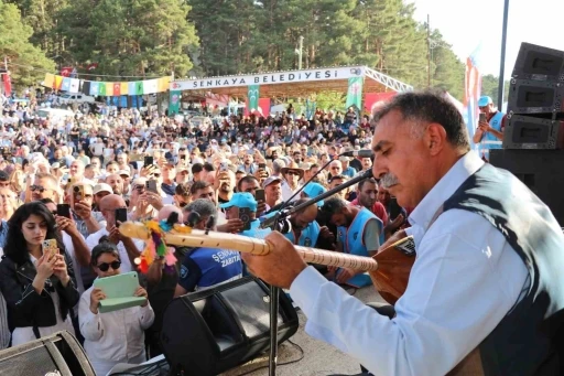 Şenkaya&rsquo;da Bal Festivali&rsquo;nde rekor katılım: 20 bin kişi Şirankes&rsquo;te buluştu
