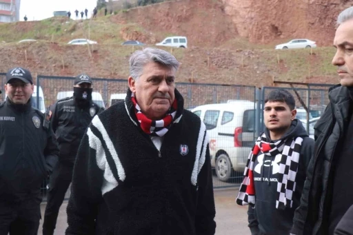 Serdar Adalı taraftarla birlikte ma&ccedil;a geldi
