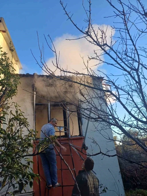 Serik&rsquo;te ev yangını: Yaşlı kadın hayatını kaybetti
