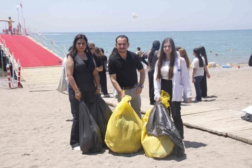 Serik&rsquo;te sahil temizliği ger&ccedil;ekleştirildi
