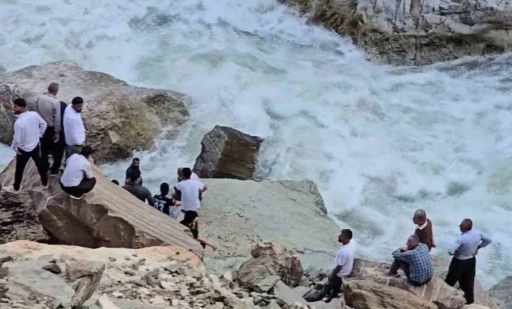 Serinlemek i&ccedil;in girdiği Habur &Ccedil;ayı&rsquo;nda kayboldu
