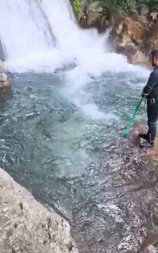 Serinlemek i&ccedil;in girdiği suda boğuldu

