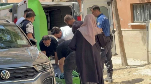 Seslendikleri annelerini yatağında cansız buldular
