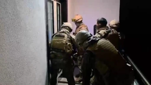 Sevgililer G&uuml;n&uuml;&rsquo;nde "aşk b&uuml;y&uuml;s&uuml;" tuzağı: 46 milyon TL&rsquo;lik vurgun, 19 tutuklama
